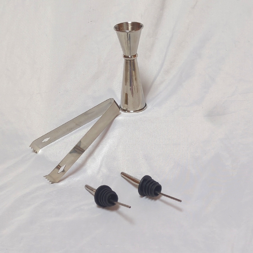 4 Piece Barware Set- 2 Pour Spouts, 1 Measuring Jigger .5 Oz To 2 Oz, 1‎ Tongs